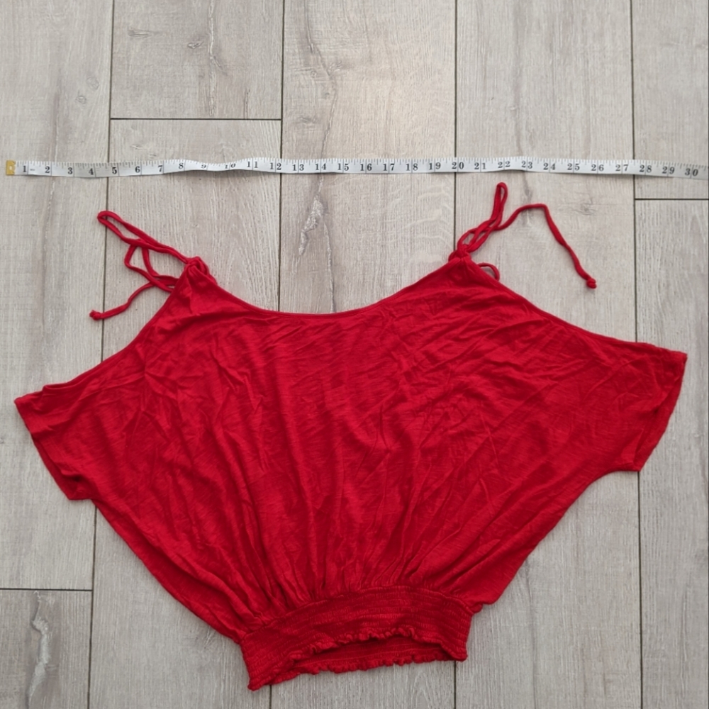 Red cold shoulder crop top Size Medium